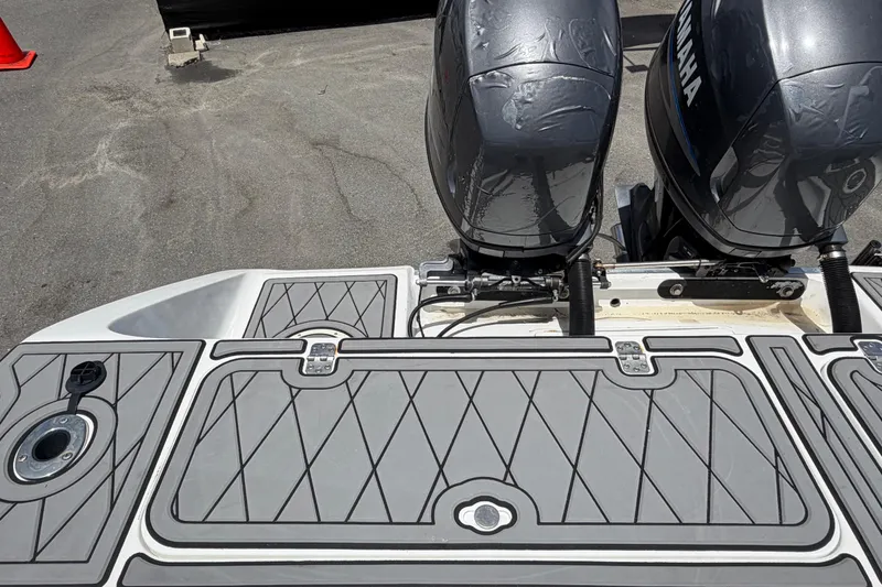 Slide: The Image of 2006 Pro Sports 2550 BW boat with dual Yamaha outboard motors and diamond-patterned deck. - 69