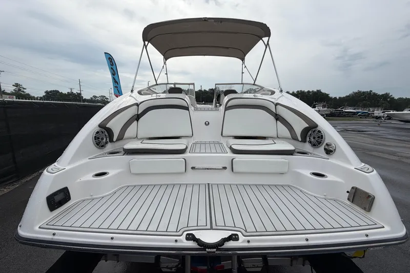 Slide: The Image of 2016 Yamaha Boats 242 Limited S E-Series, rear view with seating and canopy. - 3