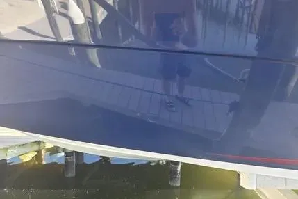 Slide: The Image of 2016 Yamaha Boats 242 Limited S E-Series docked, reflecting water and surroundings. - 5