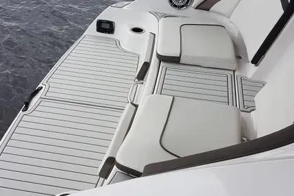 Slide: The Image of 2016 Yamaha Boats 242 Limited S E-Series deck with cushioned seating. - 11