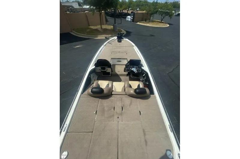 Slide: The Image of 2012 Skeeter 21i boat interior with seating and steering console. - 5