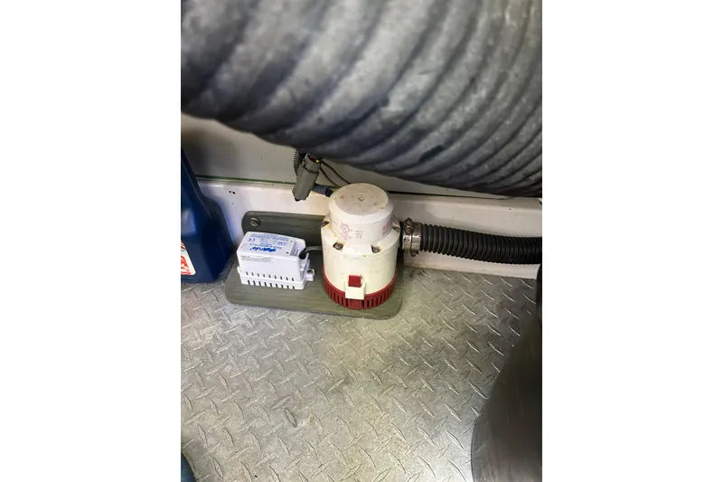 Slide: The Image of Bilge pump system in 2007 Legacy EXPRESS CRUISER engine room. - 38