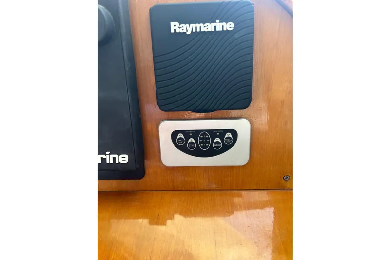 Slide: The Image of Control panel on 2007 Legacy EXPRESS CRUISER with Raymarine equipment. - 14