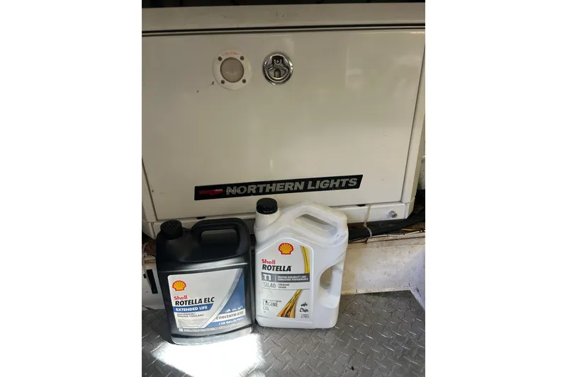 Slide: The Image of Shell Rotella oil containers beside Northern Lights generator on 2007 Legacy EXPRESS CRUISER. - 35