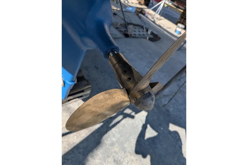 Slide: The Image of Propeller of 1989 Tayana Vancouver 42 sailboat, close-up view. - 32