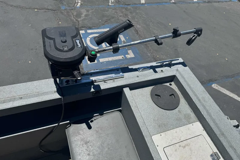Slide: The Image of 2008 Duckworth Navigator Sport 195 boat with mounted fishing rod holder. - 11
