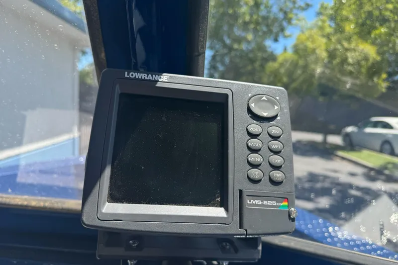 Slide: The Image of Lowrance LMS-525c GPS unit on 2008 Duckworth Navigator Sport 195 boat dashboard. - 18