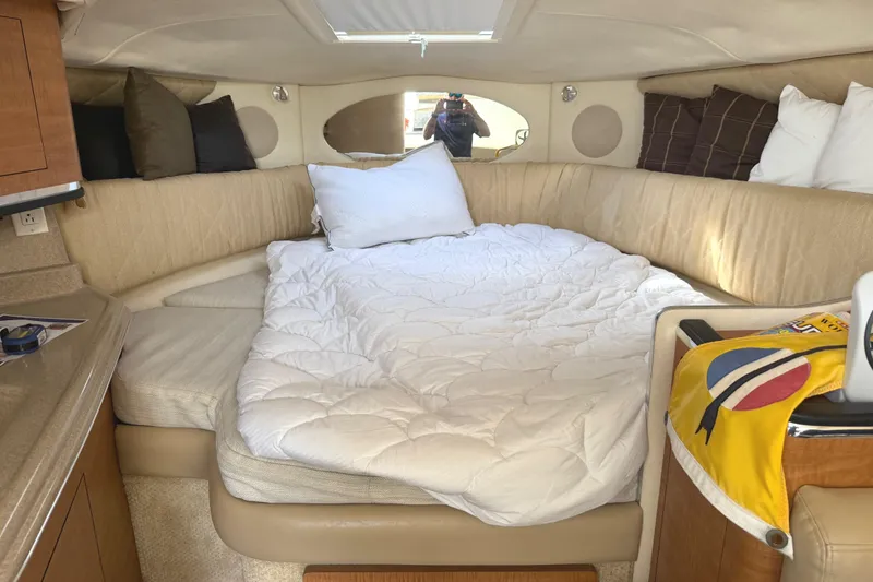 Slide: The Image of Interior cabin of 2006 Searay 290 AMBERJACK with cozy bed and pillows. - 29
