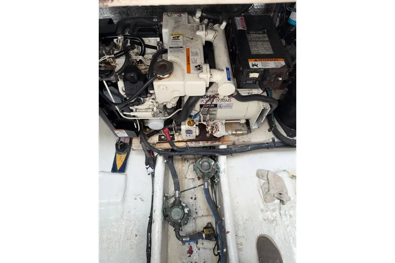 Slide: The Image of Engine compartment of 2006 Searay 290 AMBERJACK with Kohler power systems. - 18