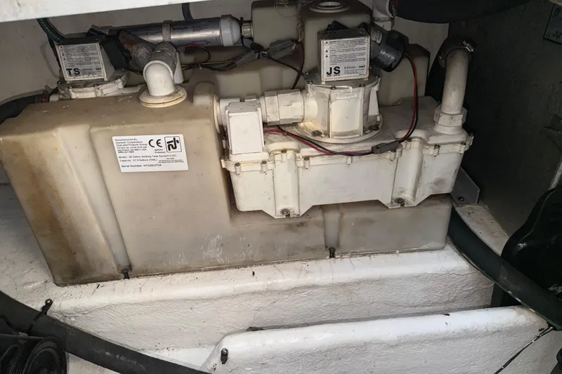 Slide: The Image of Engine compartment of a 2006 Searay 290 AMBERJACK boat, featuring mechanical components. - 20