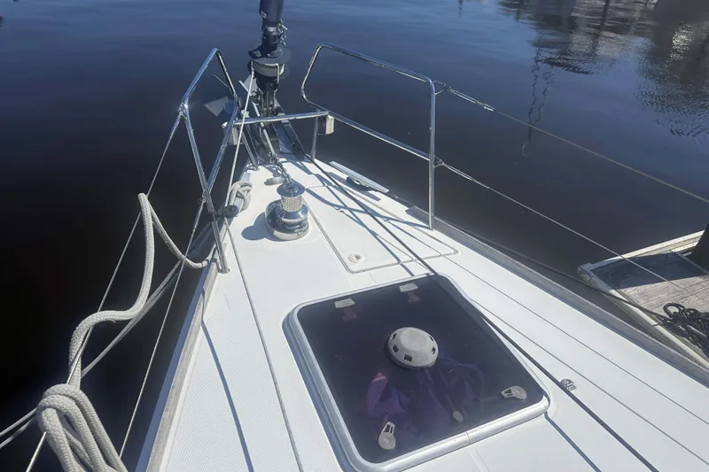 Slide: The Image of Deck view of 2014 Jeanneau Sun Odyssey 509 sailboat, featuring ropes and hatch. - 12