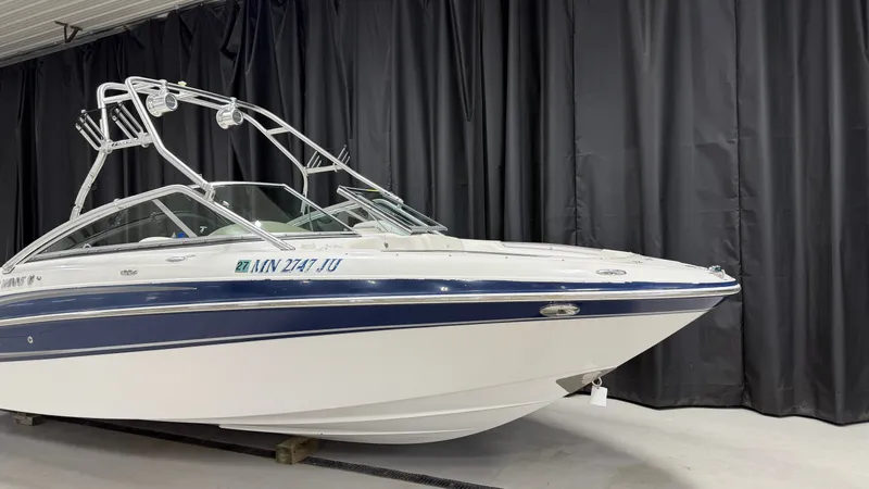 Slide: The Image of Four Winns 230 Horizon 2004 - 3