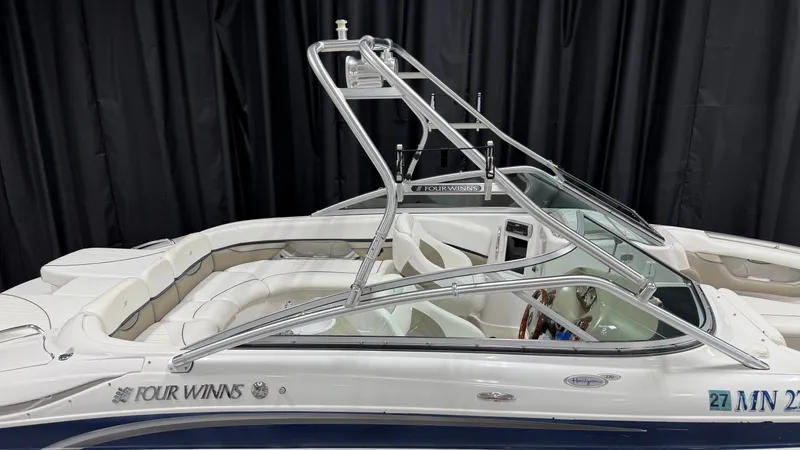 Slide: The Image of Four Winns 230 Horizon 2004 - 5