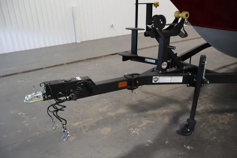 Slide: The Image of Trailer hitch of 2024 Tracker Targa V-18 Combo boat in a garage setting. - 54