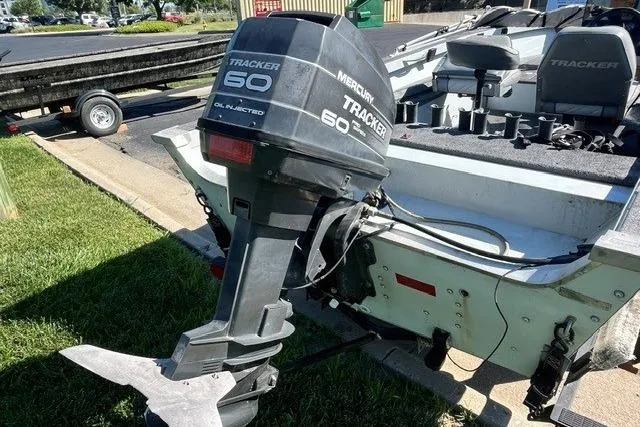 Slide: The Image of 1995 Bass Tracker Pro 17 boat with Mercury Tracker 60 outboard motor. - 10