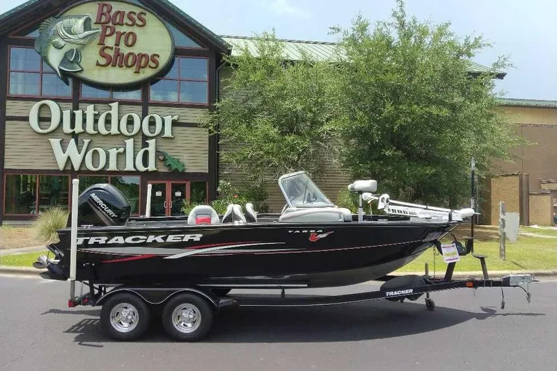 The Image of 2015 Tracker Targa V-18 WT boat outside Bass Pro Shops Outdoor World. - 1