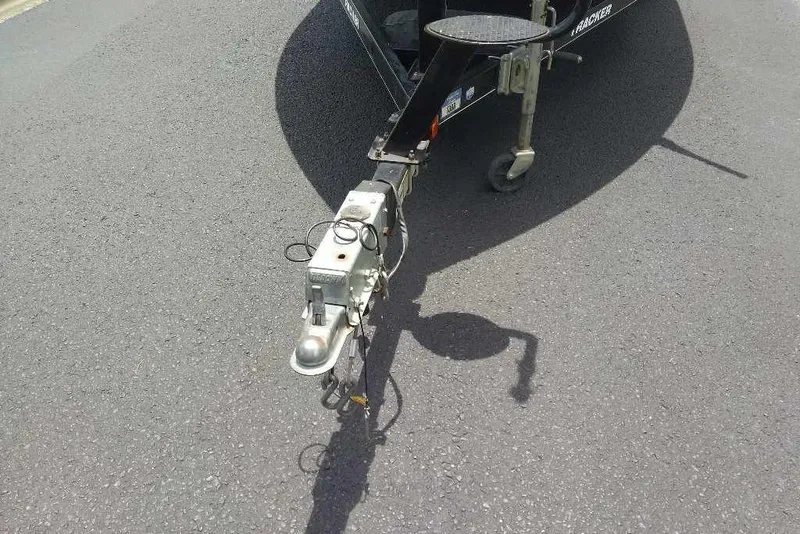 Slide: The Image of Trailer hitch of a 2015 Tracker Targa V-18 WT boat on asphalt. - 9