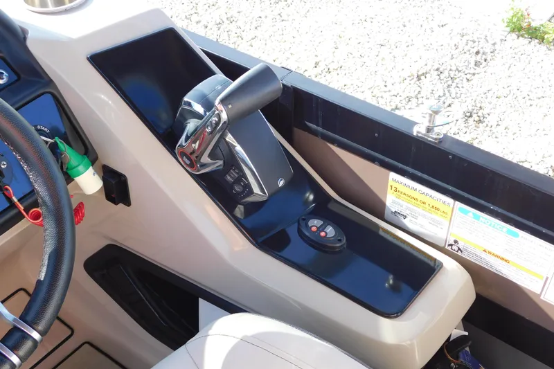 Slide: The Image of Control panel of 2023 Viaggio Diamante U 26 boat, featuring throttle and capacity labels. - 23