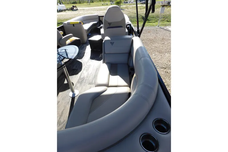 Slide: The Image of Luxurious seating on 2023 Viaggio Diamante U 26 pontoon boat with modern design. - 34