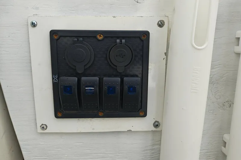 Slide: The Image of Electrical panel with switches on a 1999 LOWE BOATS SEA NYMPH V-148SC. - 6