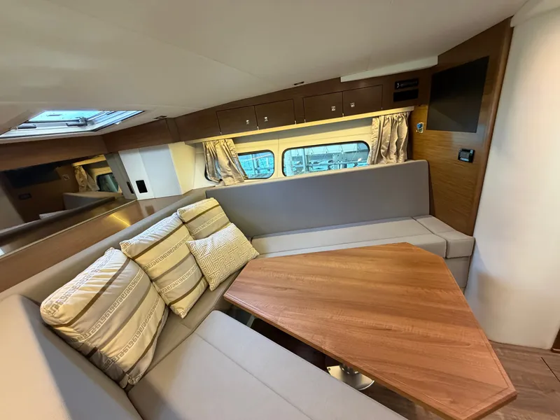 Slide: The Image of Cruisers 390 Express Coupe 2015 - 19