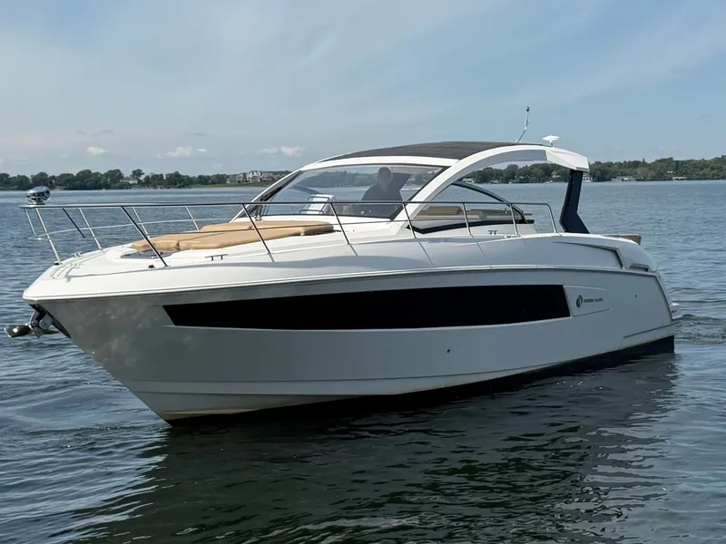 Slide: The Image of Cruisers 390 Express Coupe 2015 - 0