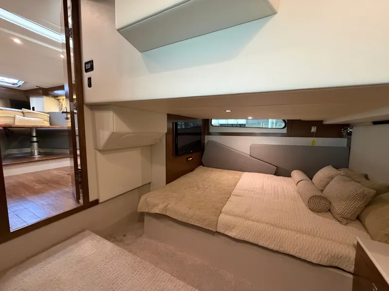 Slide: The Image of Cruisers 390 Express Coupe 2015 - 26