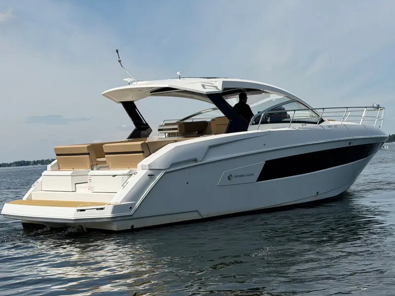 Slide: The Image of Cruisers 390 Express Coupe 2015 - 5
