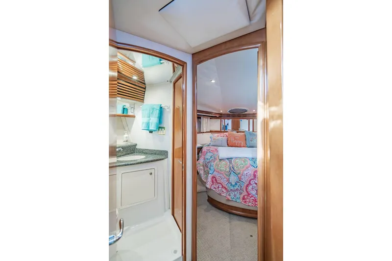 Slide: The Image of Interior of 2000 Carver 450 Voyager Pilothouse with cozy bedroom and bathroom. - 53