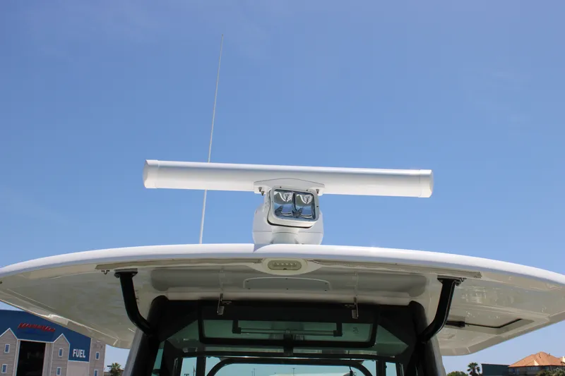 Slide: The Image of Boston Whaler 350 Outrage 2020 - 16