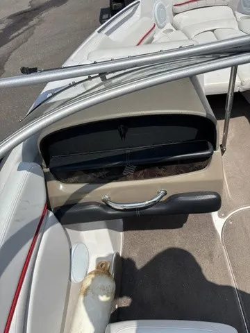 Slide: The Image of The image shows the interior of a 2007 Four Winns 200 Horizon boat with white seating. - 14