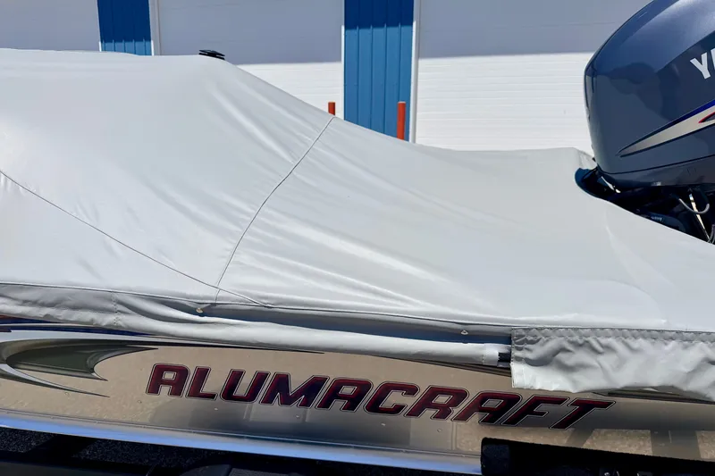 Slide: The Image of 2005 Alumacraft Tournament Sport 175 boat with cover and Yamaha motor. - 88