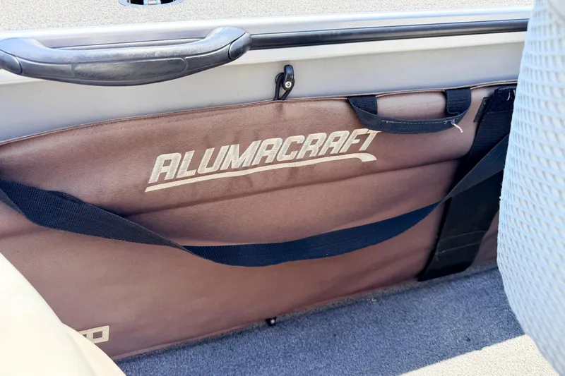 Slide: The Image of 2005 Alumacraft Tournament Sport 175 interior with branded storage compartment. - 34