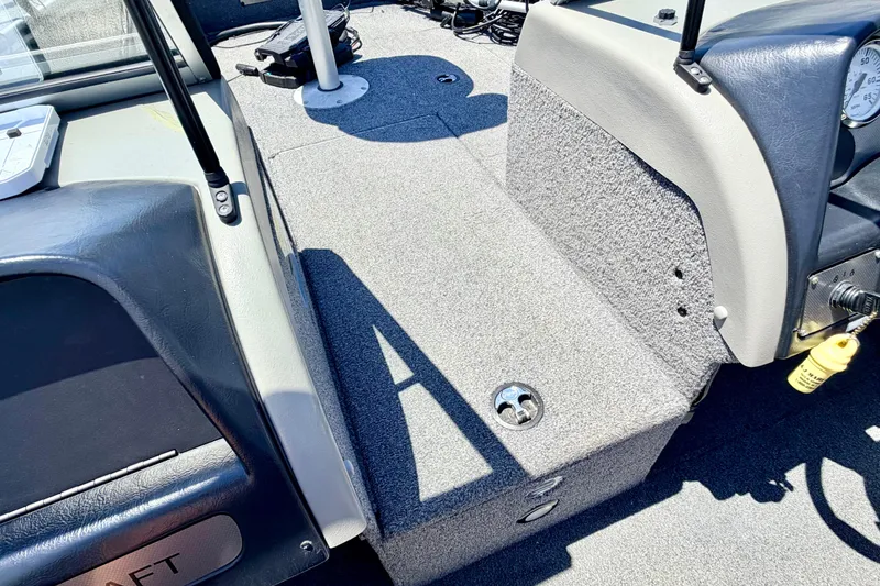 Slide: The Image of 2005 Alumacraft Tournament Sport 175 boat interior with gray carpet and seating area. - 57
