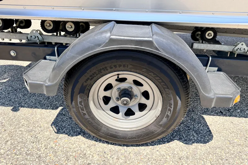 Slide: The Image of Trailer wheel and fender of 2005 Alumacraft Tournament Sport 175 boat. - 79