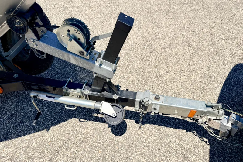 Slide: The Image of Trailer hitch and winch system for 2005 Alumacraft Tournament Sport 175 boat. - 81