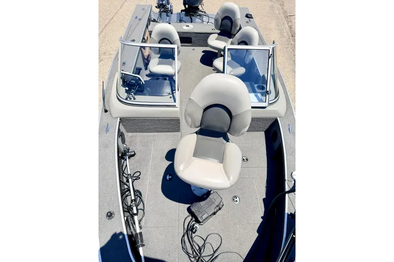 Slide: The Image of 2005 Alumacraft Tournament Sport 175 boat interior with seating and equipment. - 76