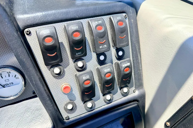 Slide: The Image of Dashboard switches of a 2005 Alumacraft Tournament Sport 175 boat. - 47