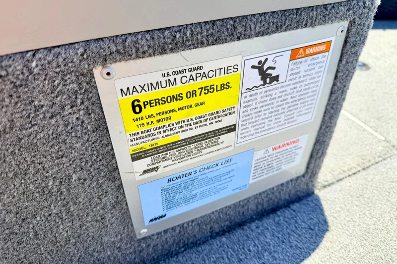 Slide: The Image of Capacity label on 2005 Alumacraft Tournament Sport 175 boat, showing safety and weight limits. - 60