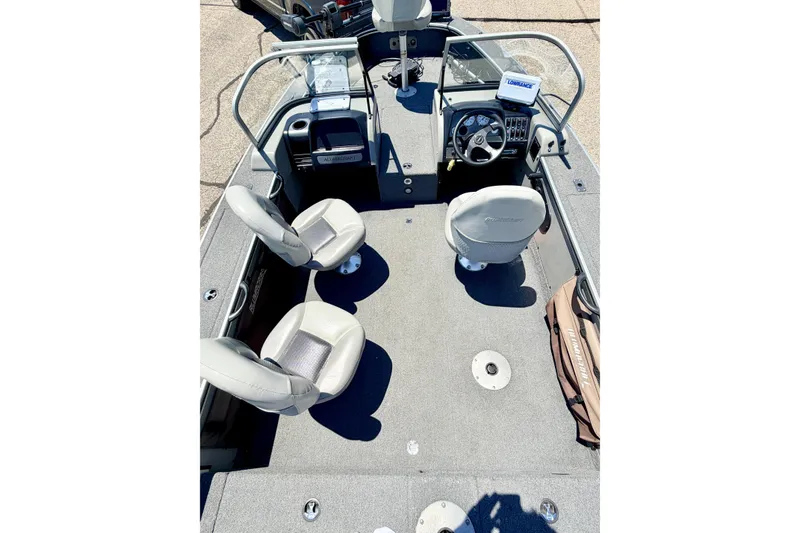 Slide: The Image of 2005 Alumacraft Tournament Sport 175 boat interior with seating and steering console. - 56