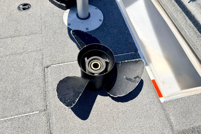Slide: The Image of Propeller on deck of 2005 Alumacraft Tournament Sport 175 boat. - 67