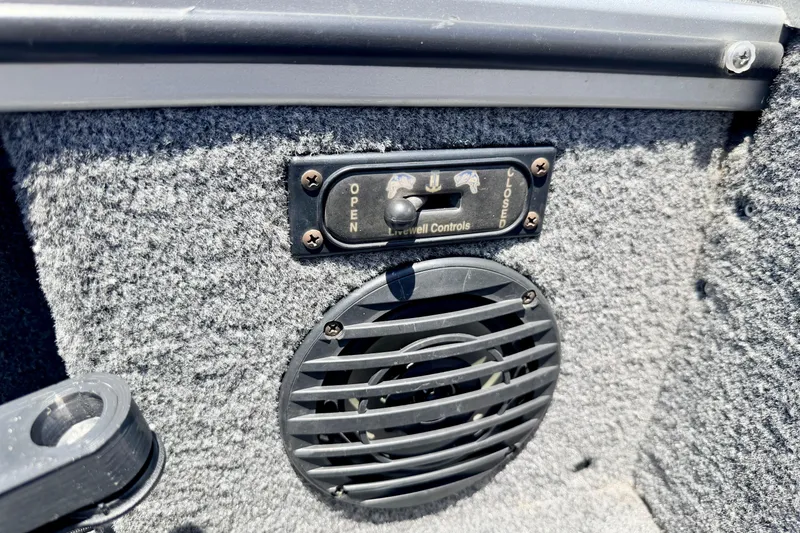 Slide: The Image of 2005 Alumacraft Tournament Sport 175 boat interior with livewell controls and speaker. - 74