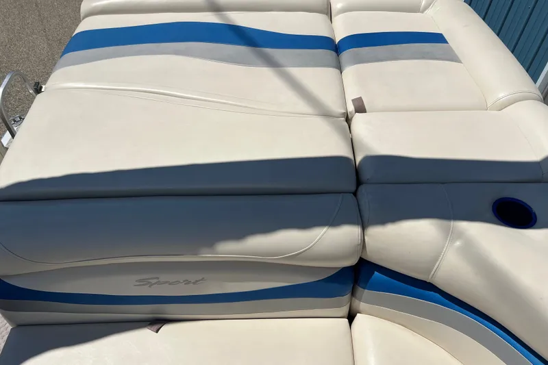 Slide: The Image of 2004 Bennington 2875RLX boat seating with blue and white upholstery. - 18