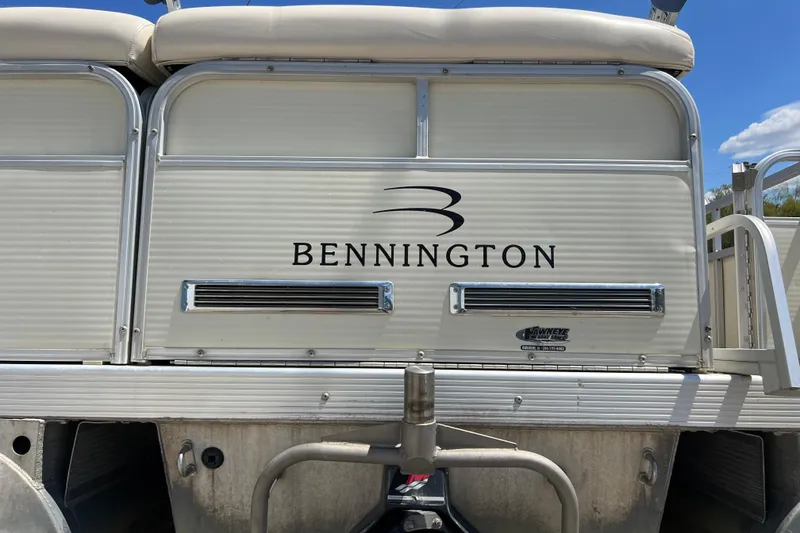 Slide: The Image of 2004 Bennington 2875RLX pontoon boat rear view with logo and seating. - 19