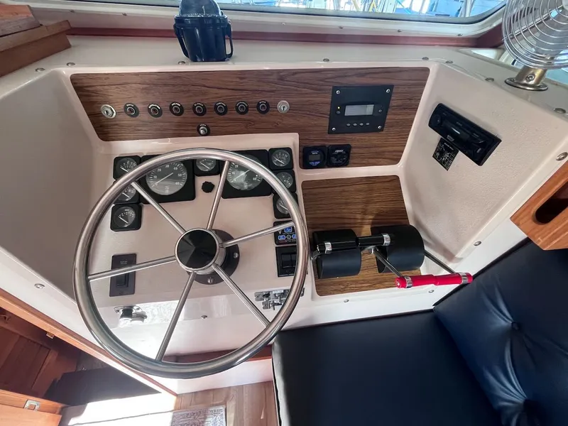 Slide: The Image of Tollycraft 30 Sport 1989 - 12