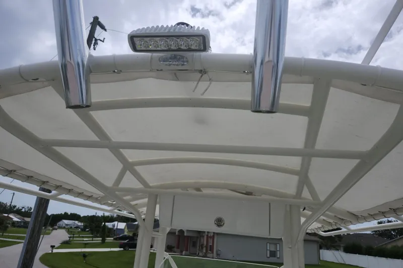 Slide: The Image of T-top view of a 2007 Edgewater 228CC boat with mounted light. - 33
