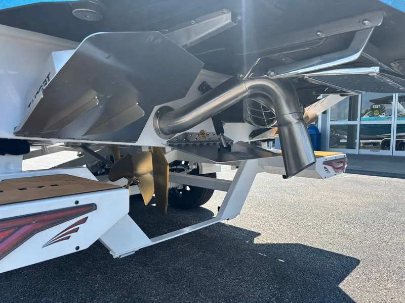 Slide: The Image of Tigé Ultré 23ZX 2027 - 11