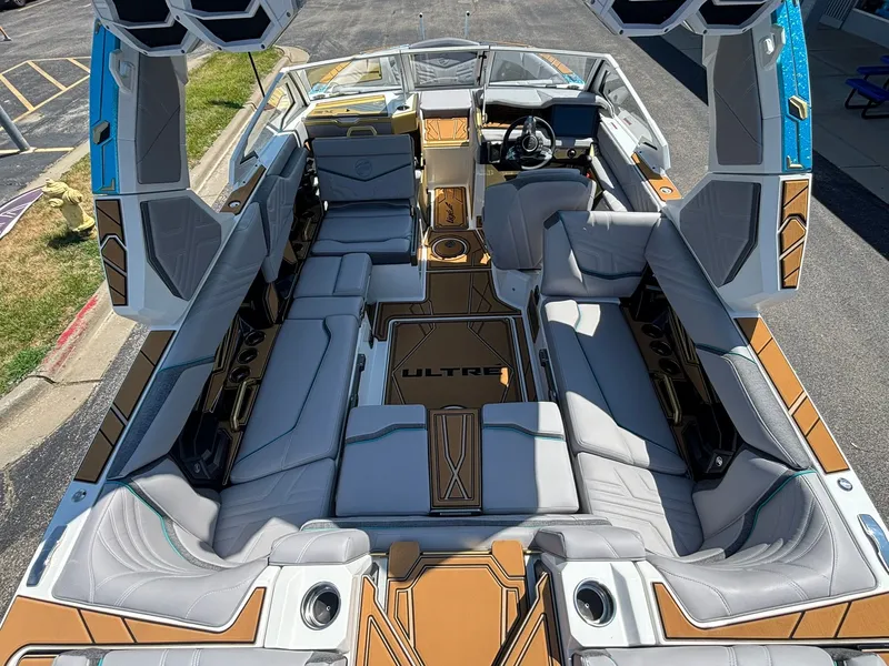 Slide: The Image of Tigé Ultré 23ZX 2027 - 19