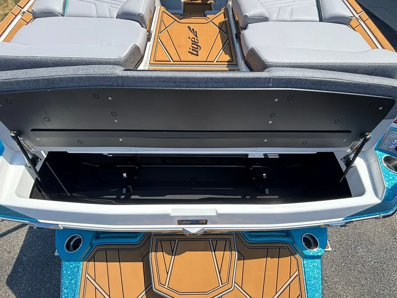 Slide: The Image of Tigé Ultré 23ZX 2027 - 14