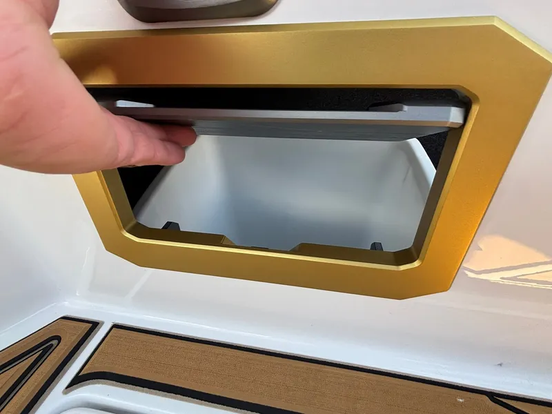 Slide: The Image of Tigé Ultré 23ZX 2027 - 30